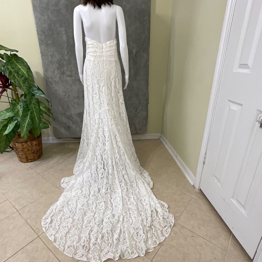 Vow’d Lace Wedding Gown women’s Size 10 white train tulle sweetheart corset